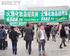 始終如一的綠色大旗彰顯我們堅定的決心
