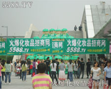 火爆團隊以火熱的激情，，沖向激烈的戰場！