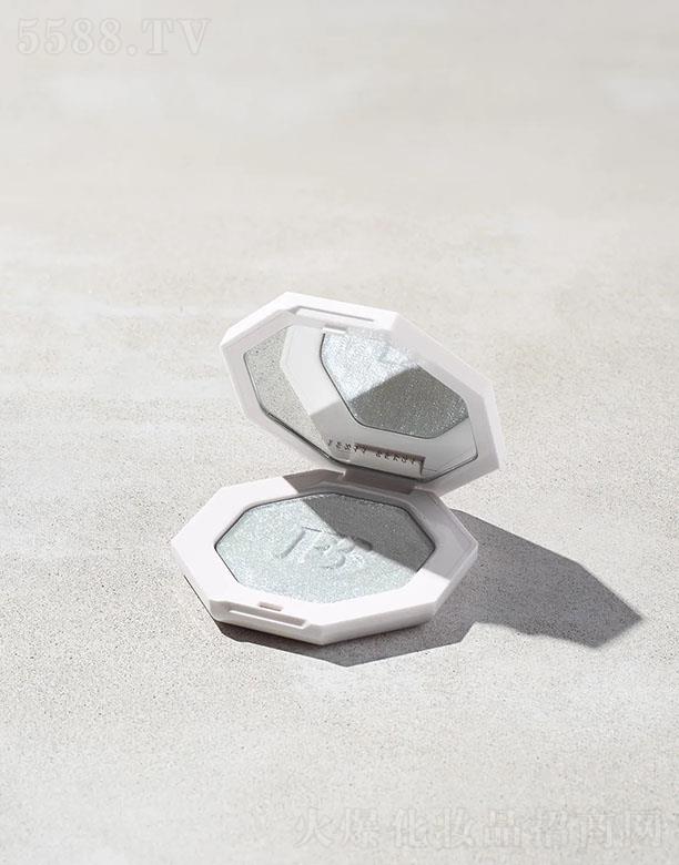 FentyBeauty3D y{(\ɹ{)